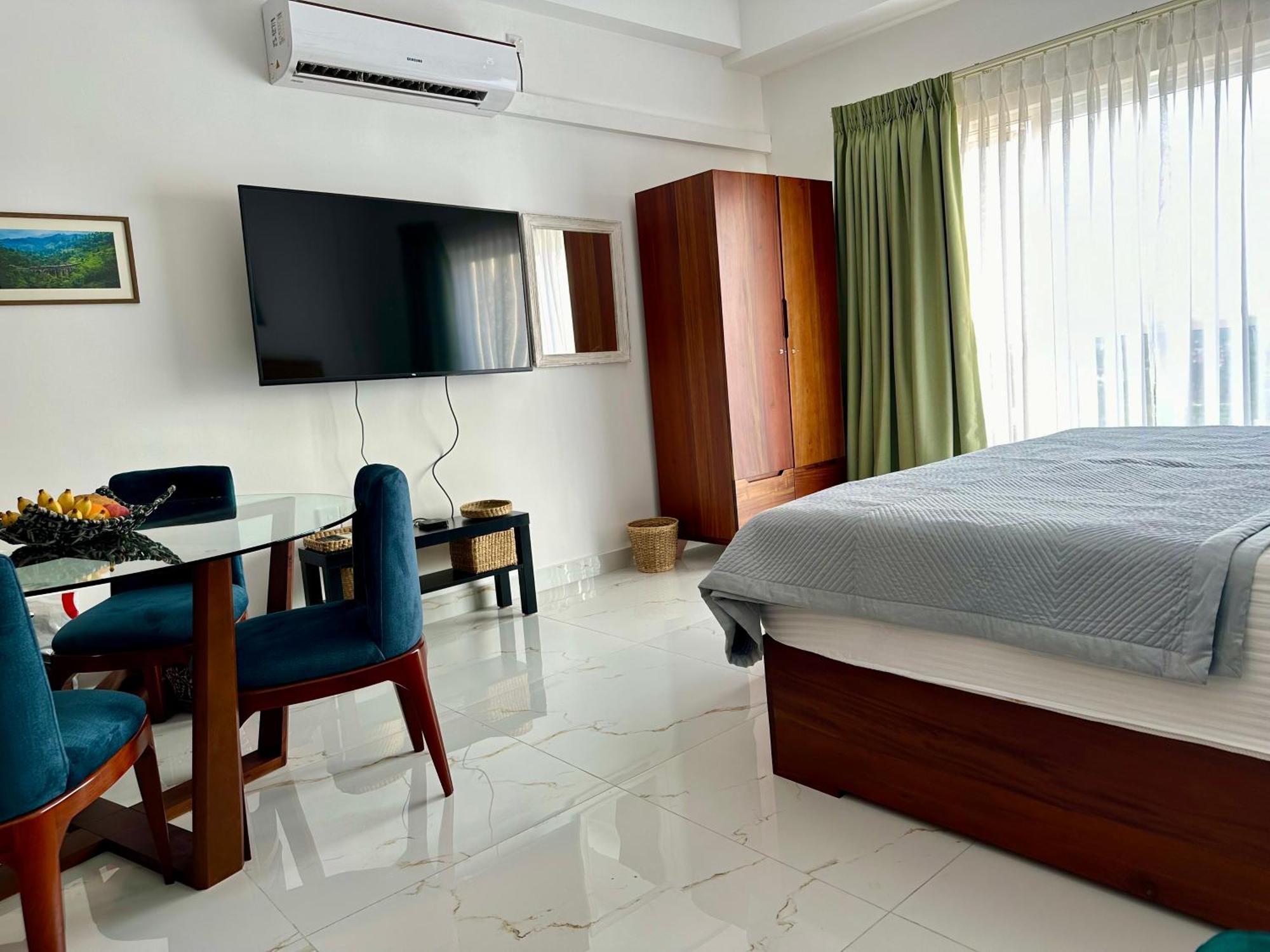 Ocean Breeze Hotel Residencies Britlanka Apartments Negombo Exterior photo
