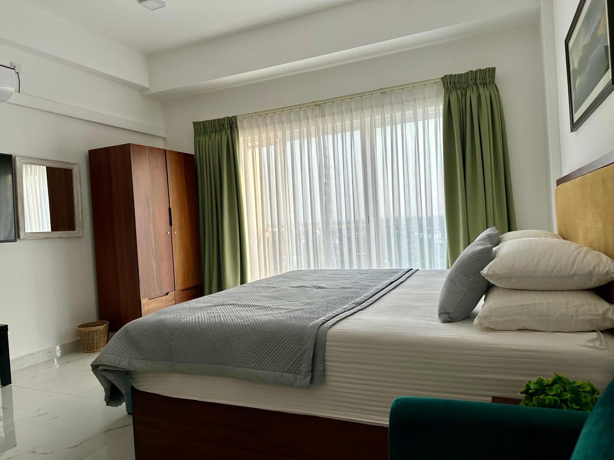 Ocean Breeze Hotel Residencies Britlanka Apartments Negombo Exterior photo